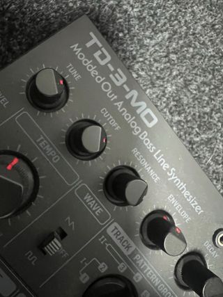 Behringer TD-3-MO Sintetizador Analógico