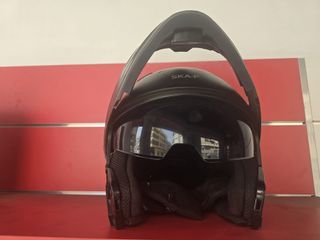 Casco de moto negro