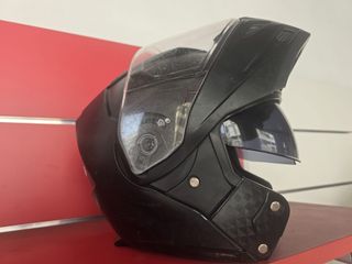 Casco de moto negro