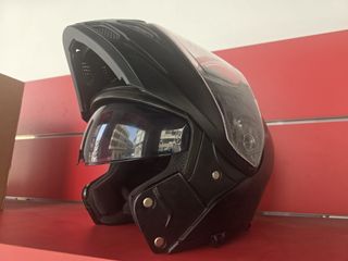 Casco de moto negro
