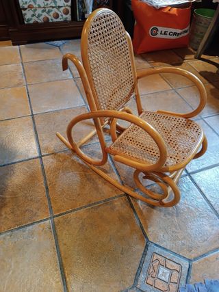 Mecedora infantil de mimbre