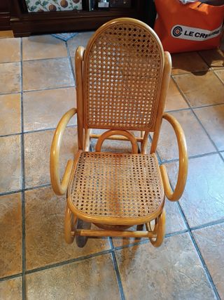 Mecedora infantil de mimbre