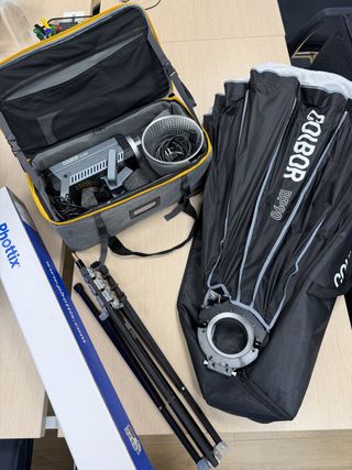 Kit Iluminación Colbor 330W + Softbox