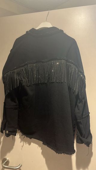 Chaqueta negra con brillos