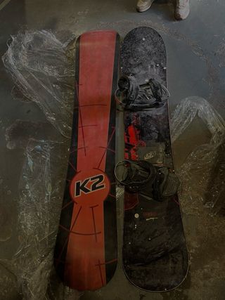 Tavola da snowboard con attacchi