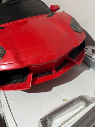 Coche eléctrico infantil a batería rojo .