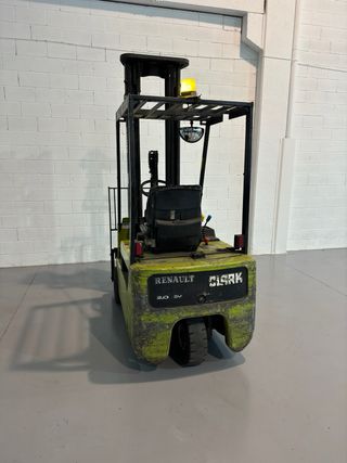 Carretilla elevadora Clark 1600 kg