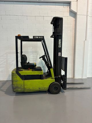 Carretilla elevadora Clark 1600 kg