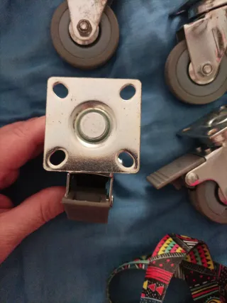 4 Ruedas Giratorias Metálicas