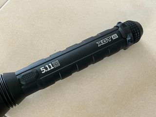 Linterna Táctica 5.11 XBT A6