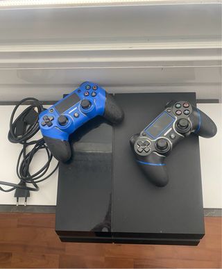 PS4 (PlayStation 4) con 2 mandos
