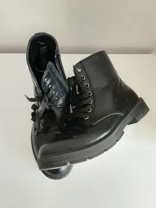 Botas militares negras con cremallera