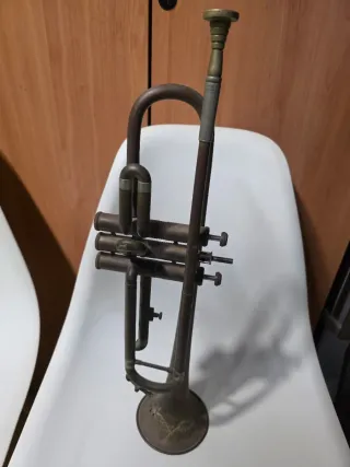 Trompeta para piezas o decoración