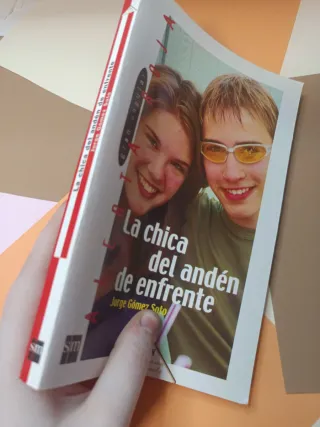 La chica del anden de enfrente