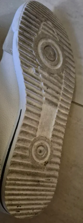 Zapatillas deportivas beige y blancas