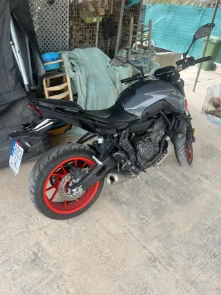 Yamaha MT-07 Negra y Roja