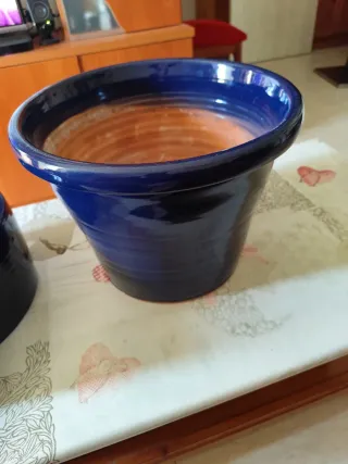 Maceta de cerámica azul