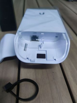 Ubiquiti LOCOM2 - Punto de acceso inalámbrico, blanco
