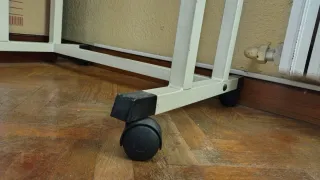 Mesa auxiliar oficina con bandeja teclado y ruedas