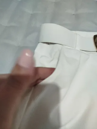 Pantalón blanco con cinturón