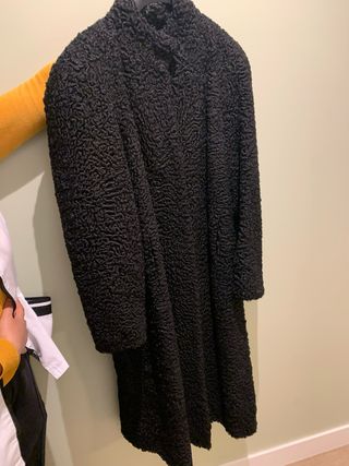 Abrigo largo negro astracán karakul de Peleteria