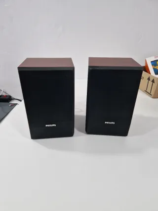 Altavoces Philips Negros y Marrones