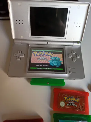 Pacchetto Nintendo DS + 4 giochi Pokémon GBA