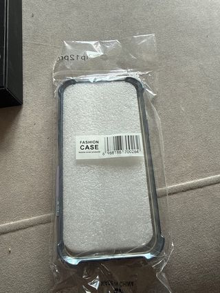 Caja iPhone 12 Pro y fundas