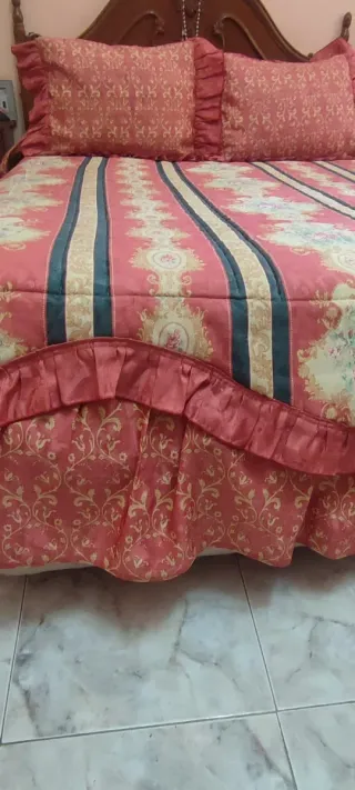 Juego cortinas, colcha y cojines rojo blanco flor