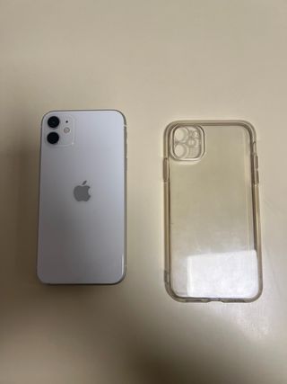 iPhone 11 con funda protectora