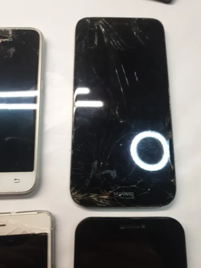 Lote 4 móviles Huawei, Samsung y funker para piez
