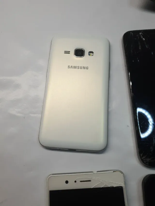 Lote 4 móviles Huawei, Samsung y funker para piez