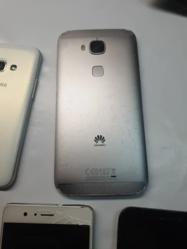 Lote 4 móviles Huawei, Samsung y funker para piez