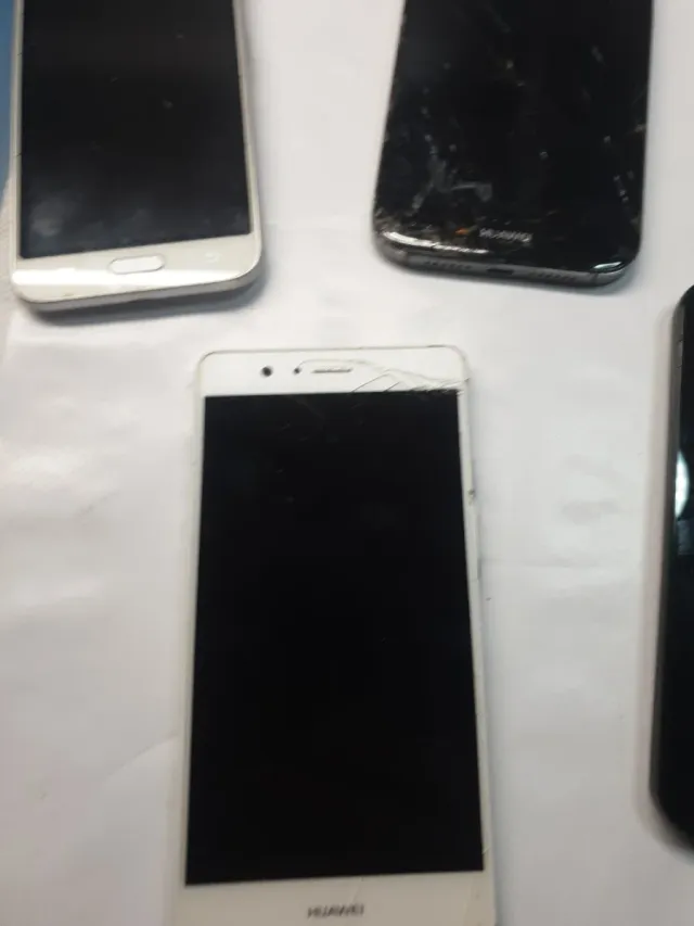 Lote 4 móviles Huawei, Samsung y funker para piez