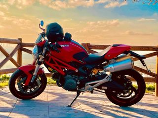Ducati Monster 696 Roja