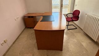 Mesa de despacho grande de madera