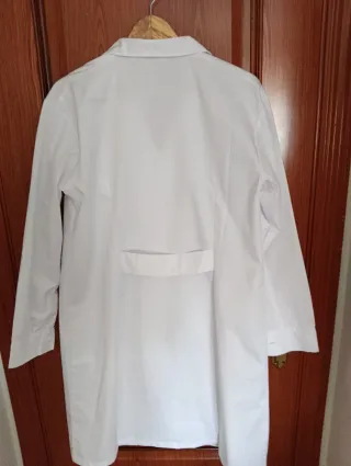 Bata de laboratorio para mujer