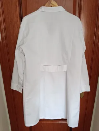 Bata de laboratorio para mujer