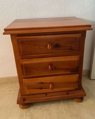 2 Mesitas de noche de madera