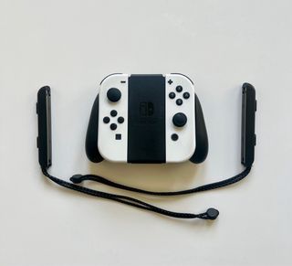 Nintendo Switch OLED + Funda Negra
