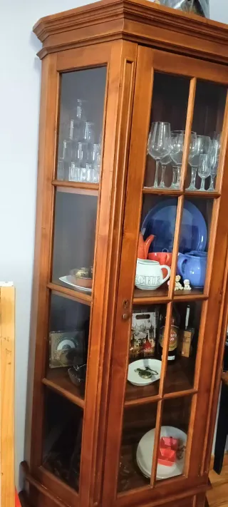 Vitrina madera y cristal