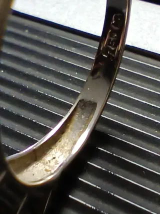 Anillo de oro blanco con diamantes