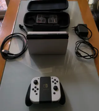 Nintendo Switch OLED Blanca y Negra