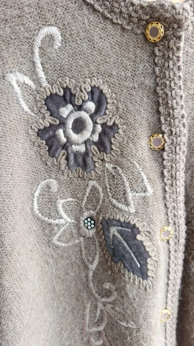 Cárdigan bordado marrón XORDA