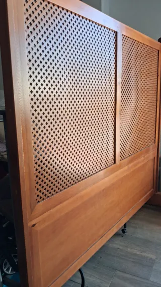 Biombo separador de madera