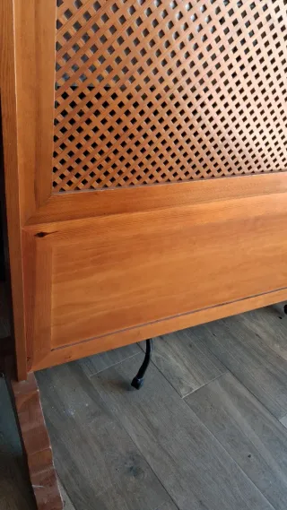 Biombo separador de madera