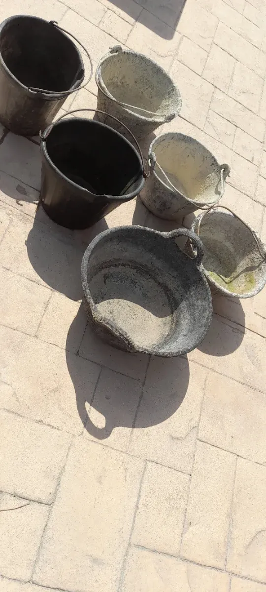 Lote de cubos de obra o albañil