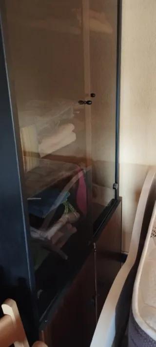 Escritorio de cristal y madera