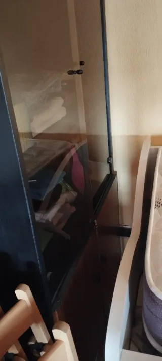 Escritorio de cristal y madera