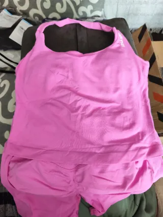 Conjunto deportivo DEFYNE rosa talla M.